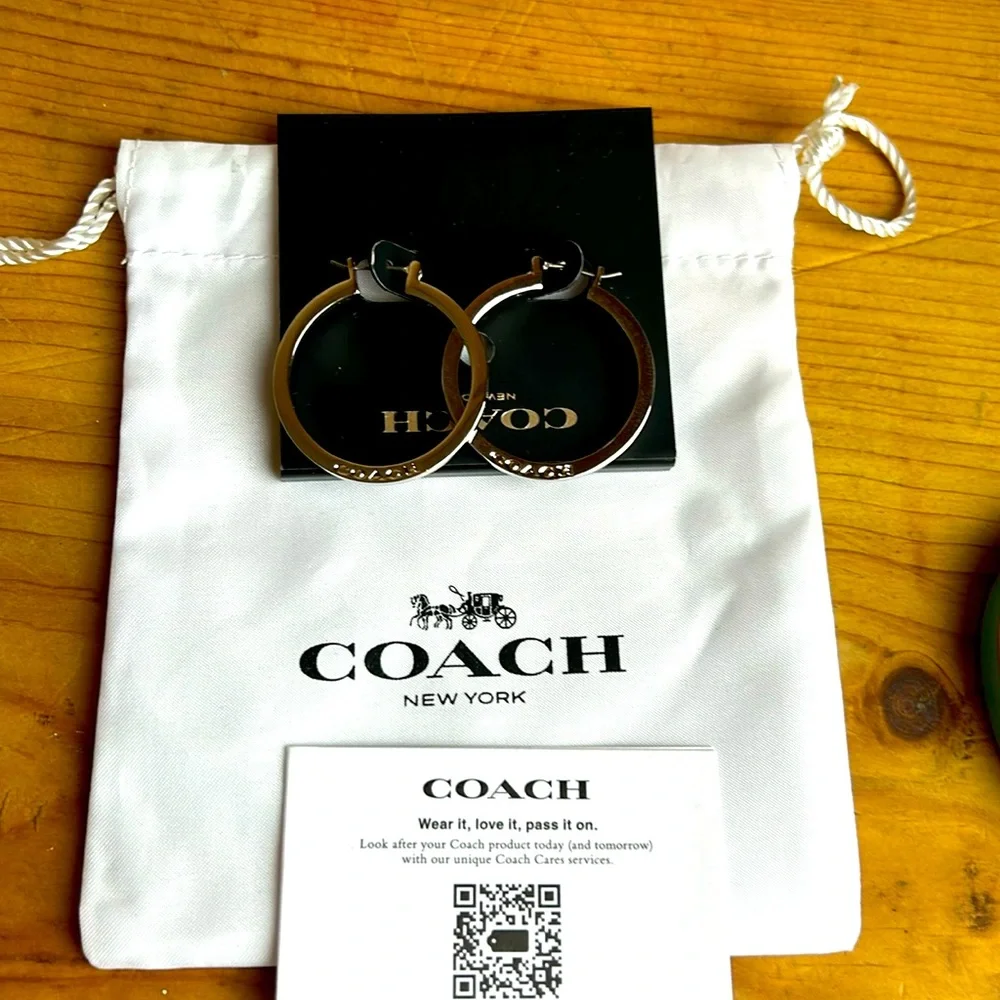 Coach - Picture 1 of 3